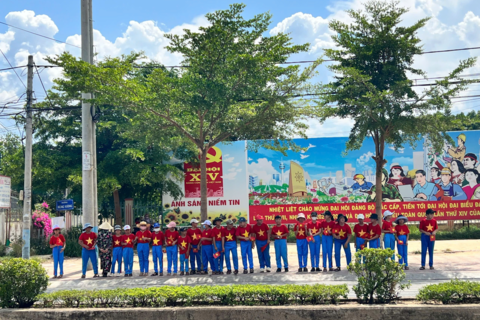 THỊ TRẤN ĐĂK HÀ TỔ CHỨC ĐÓN ĐOÀN HÀI CỐT LIỆT SỸ